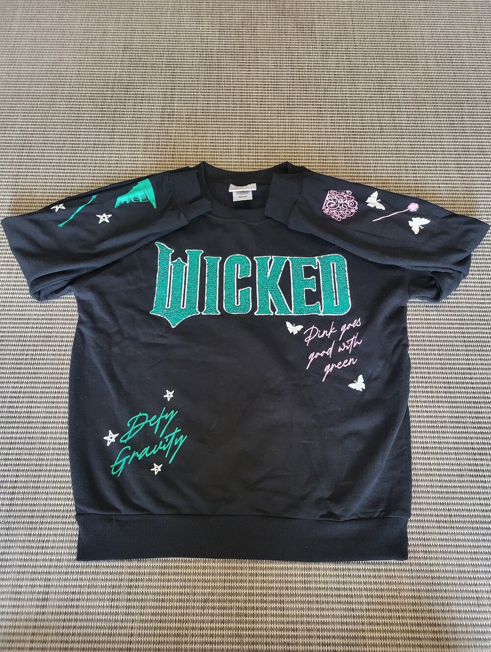 ​Universal Studios Wicked Sequin Graphic Sweatshirt S Black Defy Gravity Crew